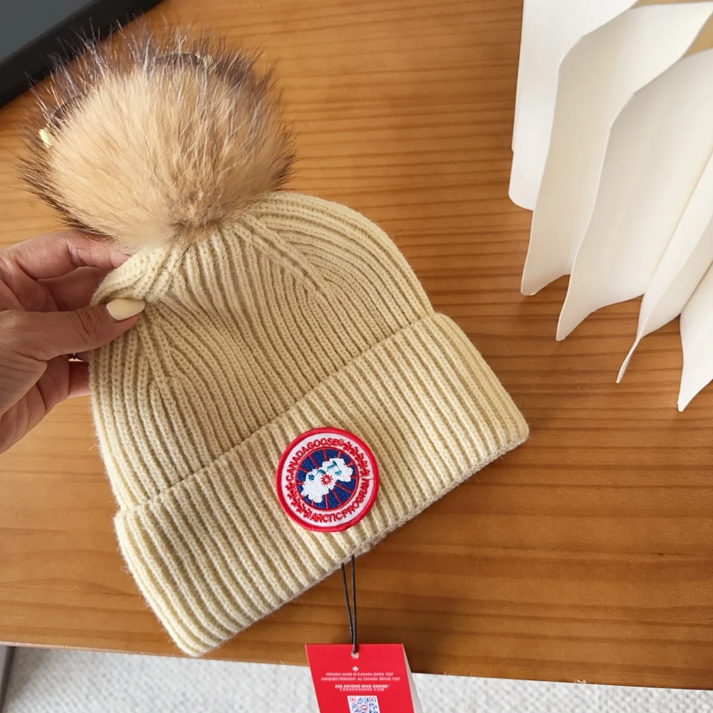 💰60 CANADA GOOSE Canada Goose winter warm cashmere cold hat. Rabbit wool material, thick feel, not easy to deform. Fashionable and versatile couple hat, imported embroidery logo, cashmere cotton yarn, head circumference: 55-58cm